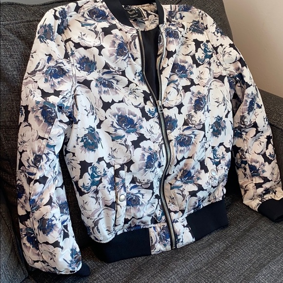 Forever 21 Floral Bomber Jacket SALE - Picture 3 of 7